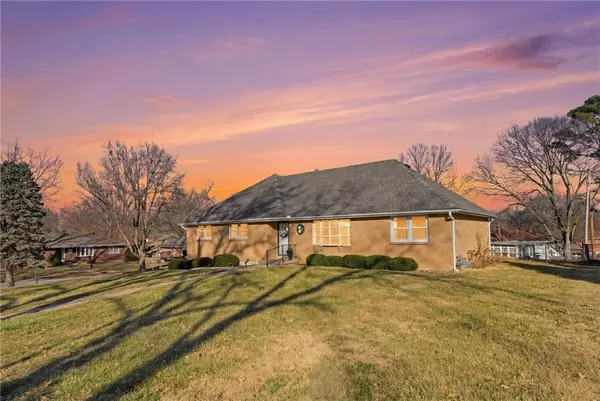 7715 N Lydia AVE, Kansas City, MO 64118