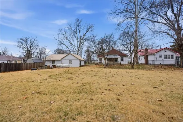526 North ST, Hardin, MO 64035