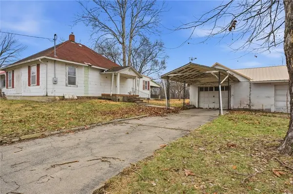 526 North ST, Hardin, MO 64035