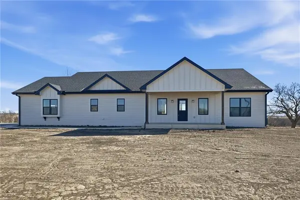 7406 SW Docking RD, Auburn, KS 66402
