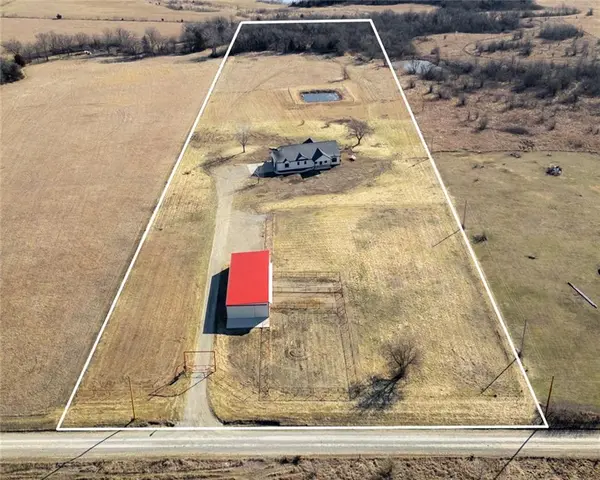 7406 SW Docking RD, Auburn, KS 66402