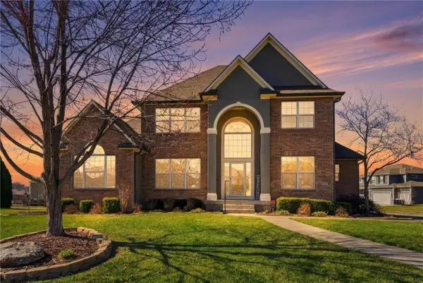 401 SE Hackamore CT, Lee's Summit, MO 64082