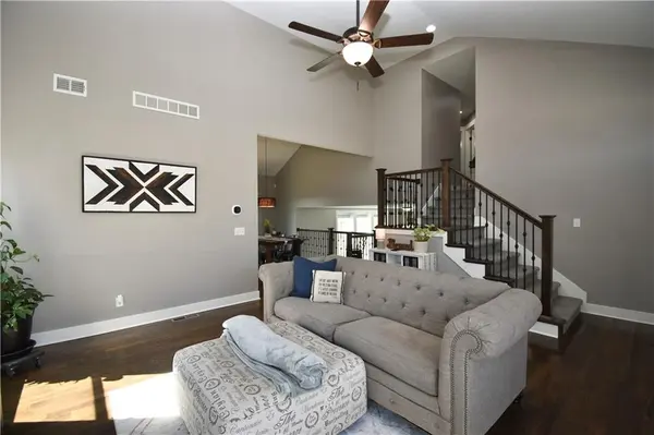 9858 N Smalley AVE, Kansas City, MO 64157