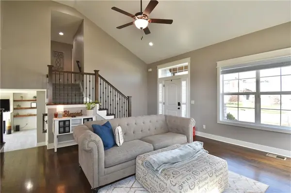 9858 N Smalley AVE, Kansas City, MO 64157
