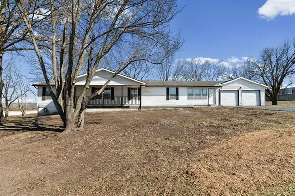 700 Harr Grove RD, Peculiar, MO 64078