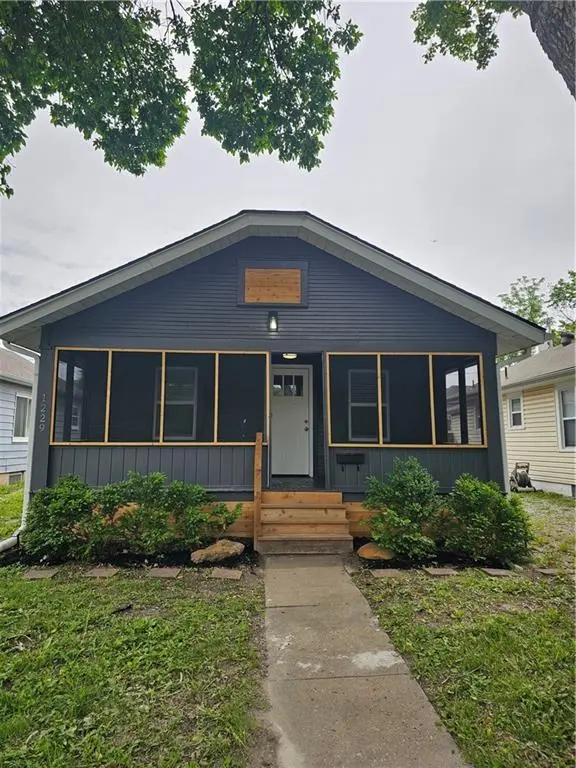 1229 E 24th AVE, North Kansas City, MO 64116