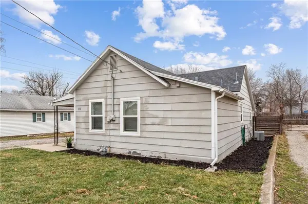 316 W Elm ST, Olathe, KS 66061