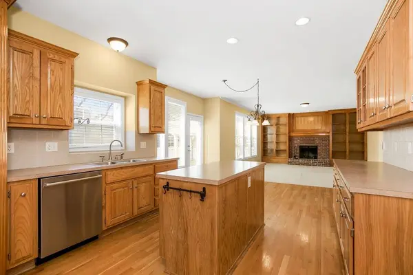 20907 W 53rd TER, Shawnee, KS 66218