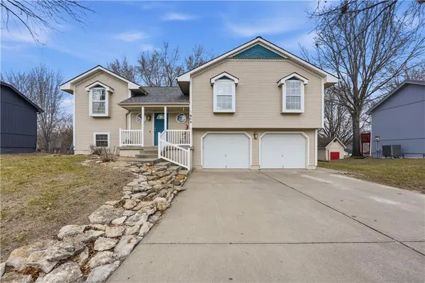 804 SE 16th TER, Oak Grove, MO 64075