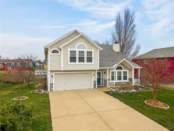 1305 Dogwood DR, Greenwood, MO 64034