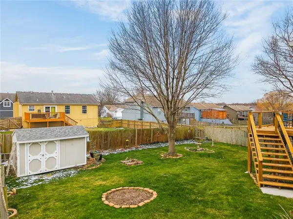 1305 Dogwood DR, Greenwood, MO 64034