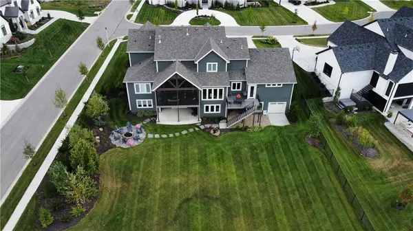 11200 W 169th ST, Overland Park, KS 66221