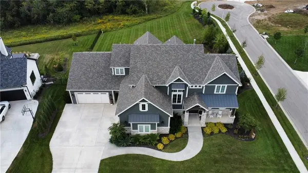 11200 W 169th ST, Overland Park, KS 66221