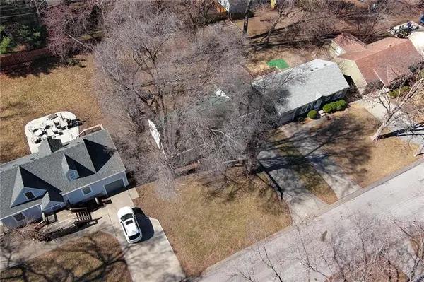 7400 Springfield ST, Prairie Village, KS 66208