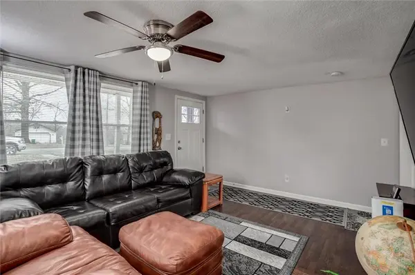 541 S Bluegrass DR, Bonner Springs, KS 66012