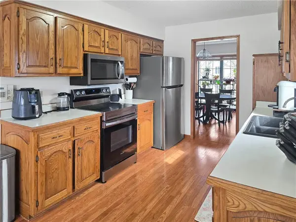 1206 Cambridge DR, Warrensburg, MO 64093