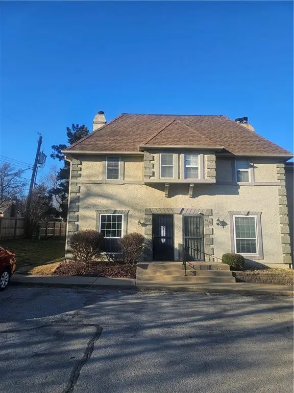 8334 Metcalf AVE, Overland Park, KS 66212