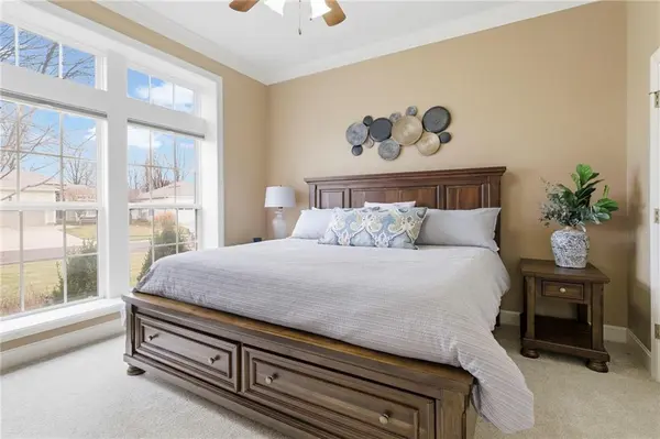15707 Marty LN, Overland Park, KS 66223