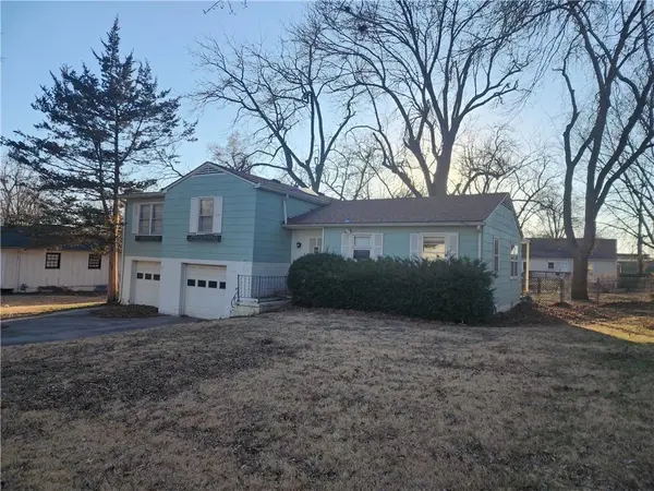 5808 Mackey ST, Mission, KS 66202