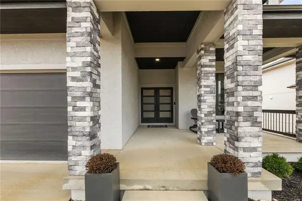 9310 Carbondale ST, Lenexa, KS 66227