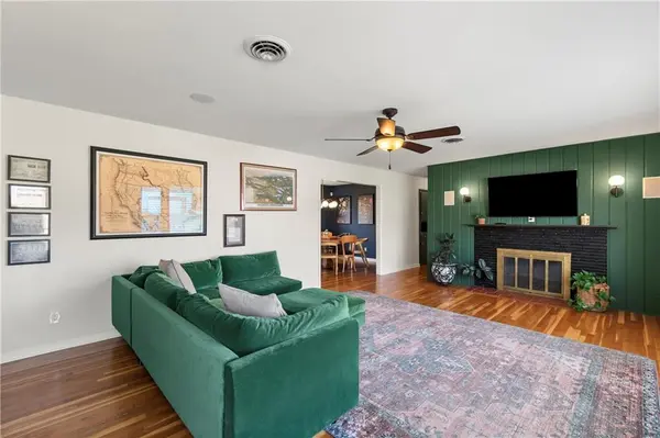 3929 NE Indianola DR, Kansas City, MO 64116