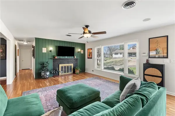 3929 NE Indianola DR, Kansas City, MO 64116