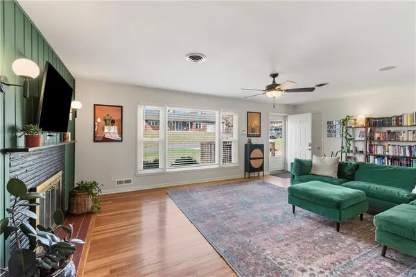 3929 NE Indianola DR, Kansas City, MO 64116