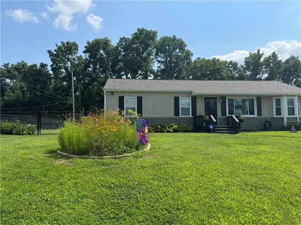 8409 E 47th TER, Kansas City, MO 64129
