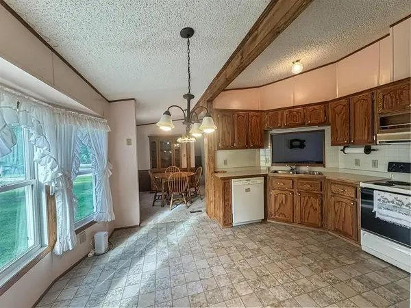 302 E Cherry ST, Skidmore, MO 64487