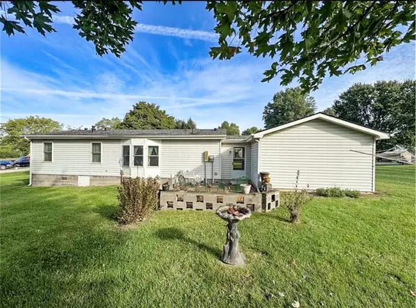 302 E Cherry ST, Skidmore, MO 64487