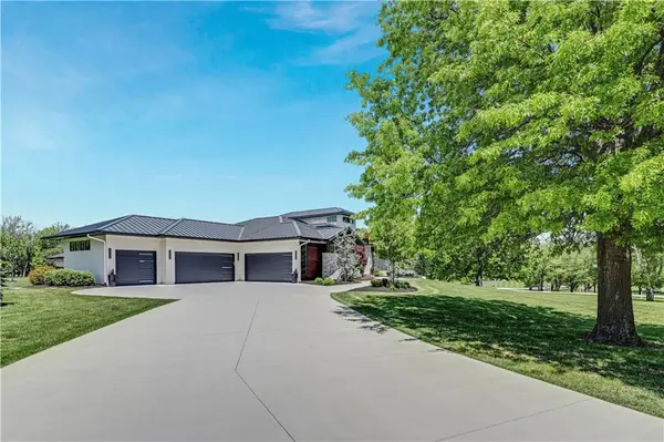 21100 W 105th ST, Olathe, KS 66061