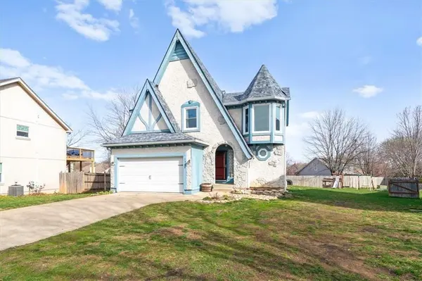 1528 W Romany CT, Olathe, KS 66061
