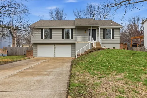 1508 SE Long PL, Lee's Summit, MO 64063