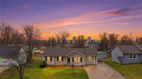 33775 Valleyview ST, De Soto, KS 66018
