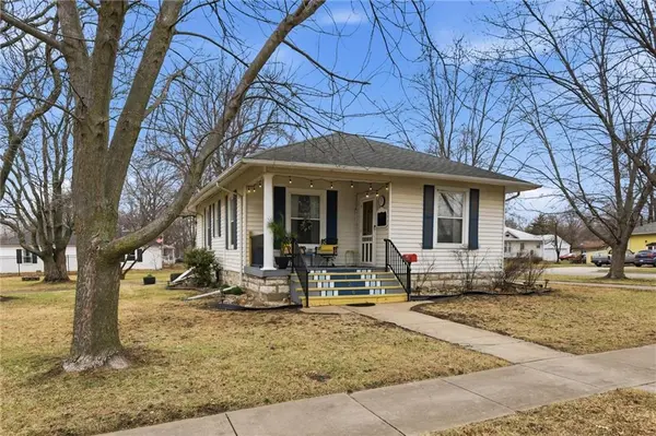 126 S OAK ST, Gardner, KS 66030