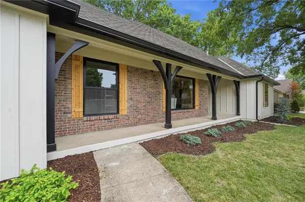 7401 W 101st ST, Overland Park, KS 66212