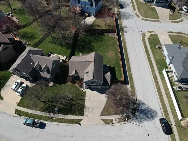 9422 N CAMPBELL CT, Kansas City, MO 64155