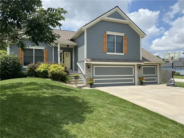 9422 N CAMPBELL CT, Kansas City, MO 64155