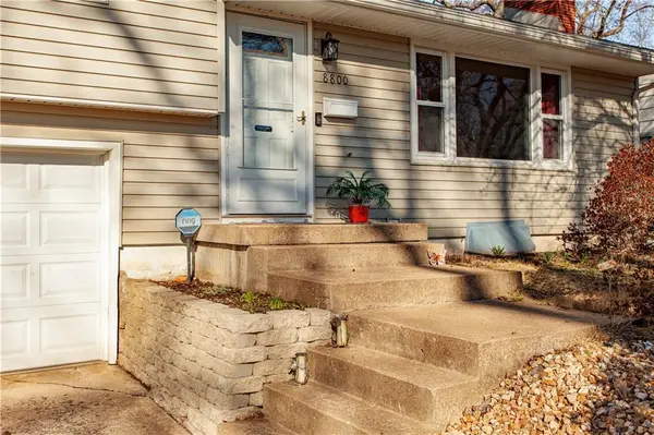 8800 Kentucky AVE, Kansas City, MO 64138