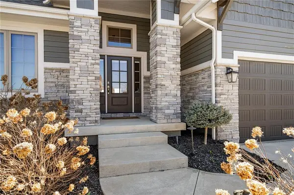 16625 Hardy ST, Overland Park, KS 66085