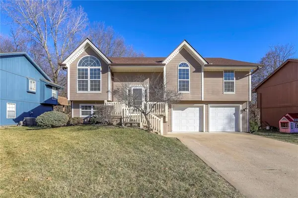1833 Mourning Dove DR, Liberty, MO 64068