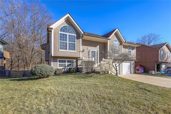 1833 Mourning Dove DR, Liberty, MO 64068