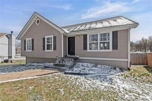 504 SE Chase CT, Blue Springs, MO 64014