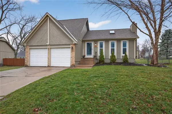 14014 S Cottonwood DR, Olathe, KS 66062