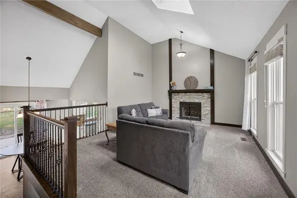 14014 S Cottonwood DR, Olathe, KS 66062