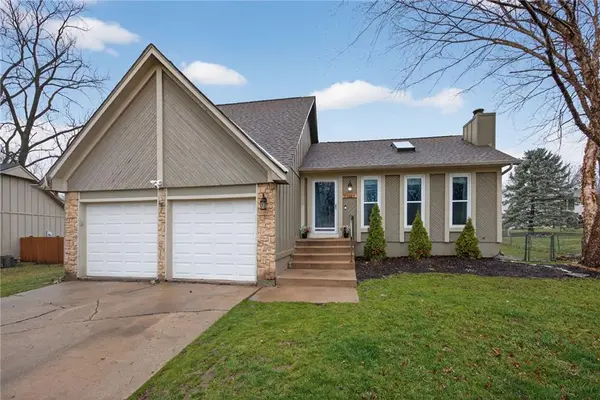 14014 S Cottonwood DR, Olathe, KS 66062