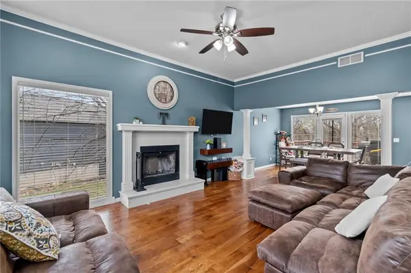 7833 N Strathbury AVE, Kansas City, MO 64151