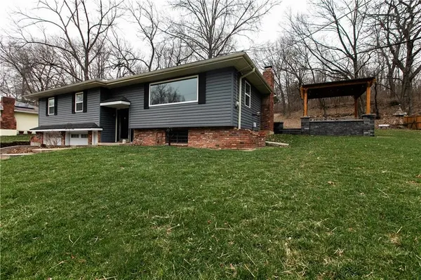 12108 NW 66th ST, Kansas City, MO 64152