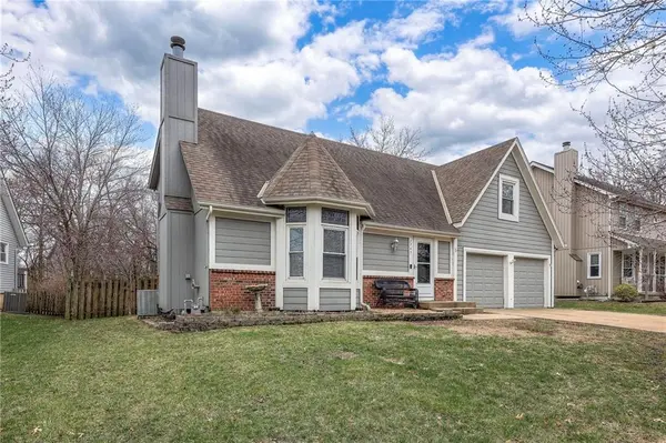 7745 W 154th TER, Overland Park, KS 66223