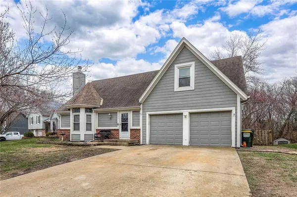 7745 W 154th TER, Overland Park, KS 66223